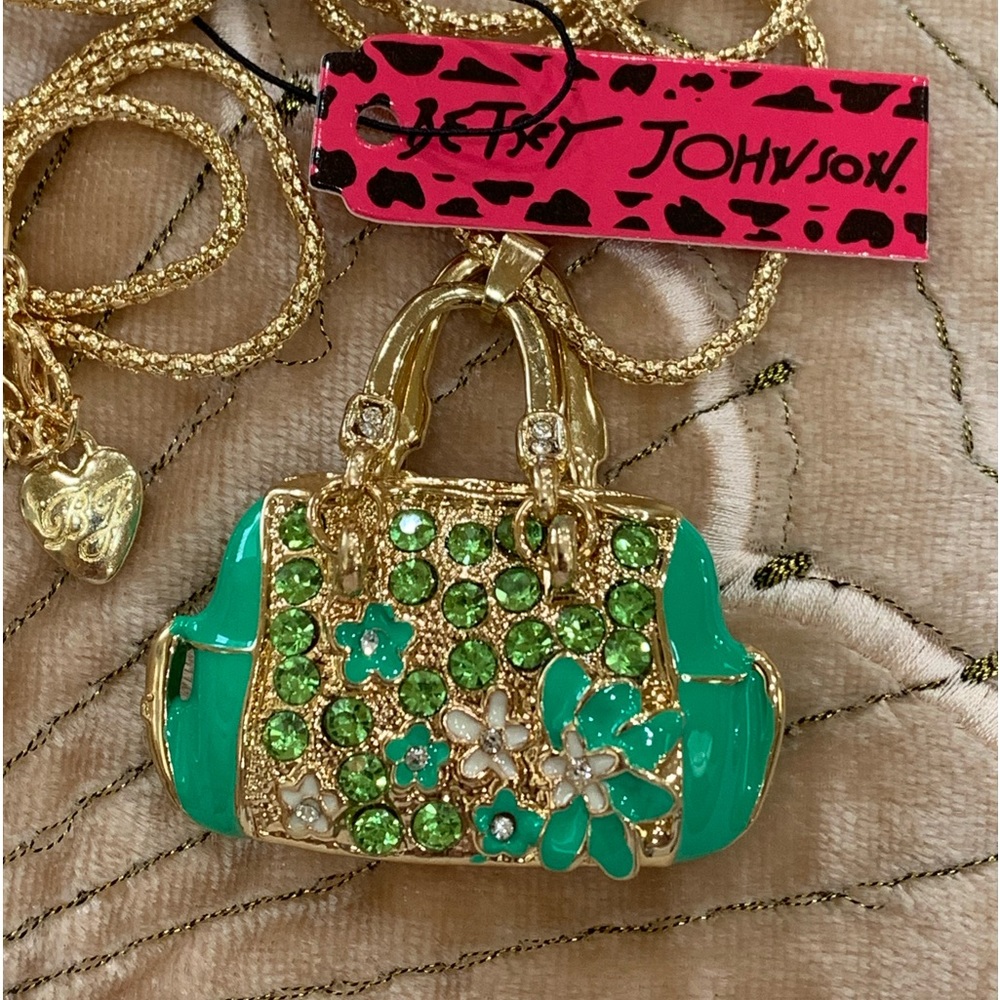 - Pretty purse necklace
